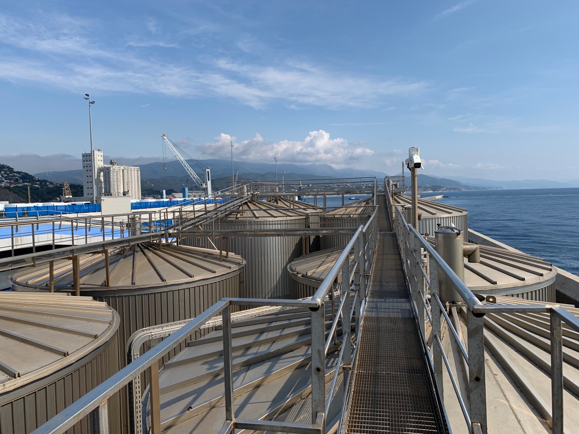 Foto tetto scala S10 vista verso Genova
